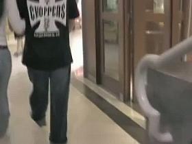 Shopping beauty flaunts her ass in sexy tight blue jeans