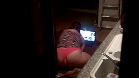 Spying on a dirty slut fucking herself with a carrot