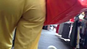 Che culo! Non so se si vede il tanga!