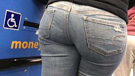 Hotties in Leggings - Candid BBW Hot ass yoga pants tights