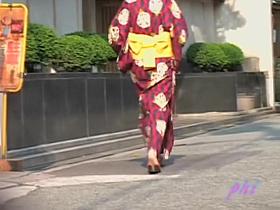 Public sharking vid showing a Japanese chick in a kimono