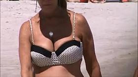 candid mature big tits bouncing at beach spy 45
