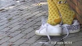 New shoeplay clip Busy Bumble bee