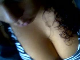 gostosa peituda no onibus