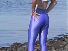 Sweet girl in tight blue pants on candid voyeur cam 08g