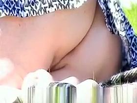 This girl was sunning her self,she thought she was out the way!!