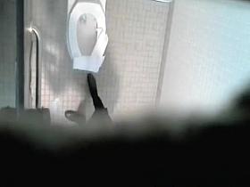 Voyeur catch woman pissing in toilet