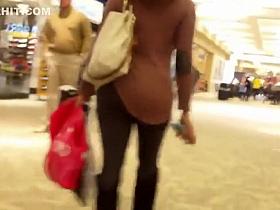 Splendid round ass in grey tights