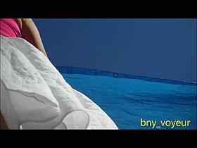 Upskirt MILF LATINA 2 nalgona clasico