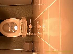 Teens fuck in swimming pool cabin