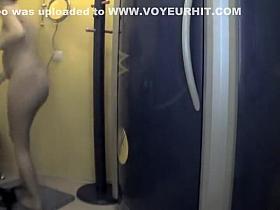 Curvy mature lady preps herself for a tan