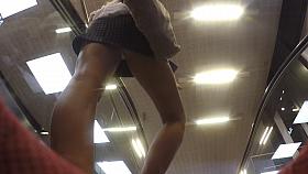 Sex bomb upskirt with white tong