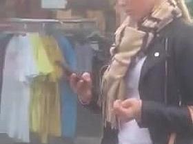 Super scharfer girl auf nem Parkplatz