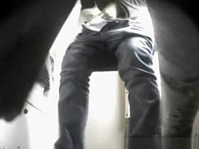 Short hair womna peeing