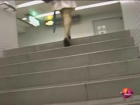 Butt flashing action with some long-legged pretty tramp receiving sharking gift