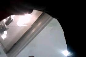 UPSKIRTS-DEBAIXO DA SAIA-MORENA FEIA E GOSTOSA