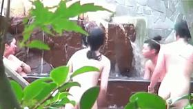 Voyeur - Japan. A Gaggle of Girls