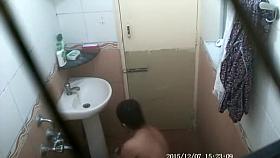 beena bhabhi from lucknow filmed during shower mms