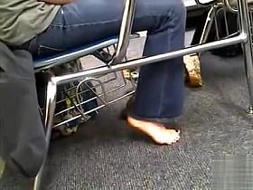 Bare feet on a babe in class are sexy