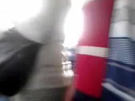 Tocando culo a vieja