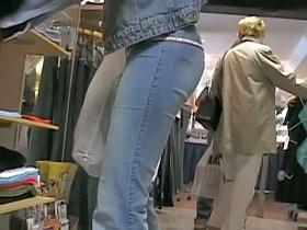 Candid voyeur vid of a blonde slut