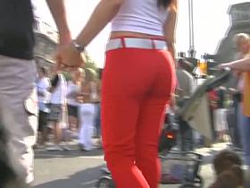 Sizzling brunette wearing bright red pants public street candid vid