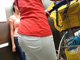 Dos Latinas Bootys - Candid