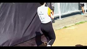 leggings girl at a race
