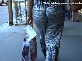 Loose pants tucked in ass crack