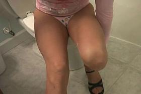 Hot Golden-Haired In Bath