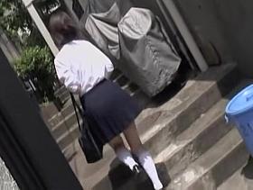Inexperienced tender schoolgirl gets quickly pulled into street sharking