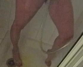 mere filmee sous la douche