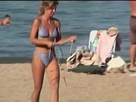 Candid bikini babe secretly voyeured on the beach 01r
