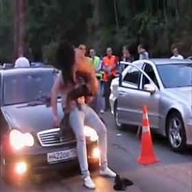 Lucky guy gets a sexy lap dance in the street